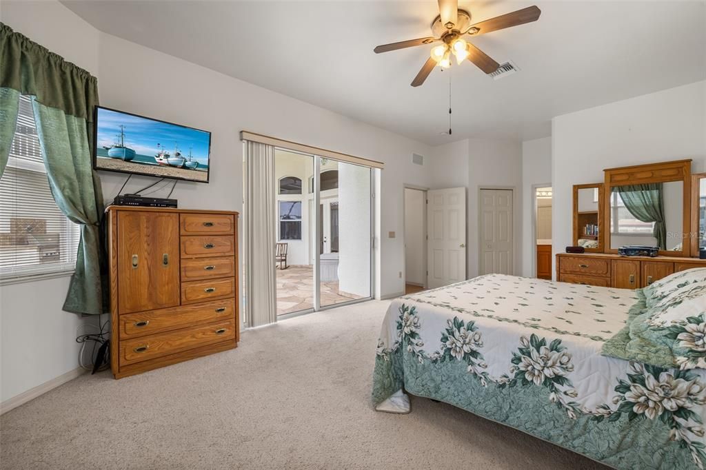 For Sale: $1,100,000 (5 beds, 3 baths, 3617 Square Feet)