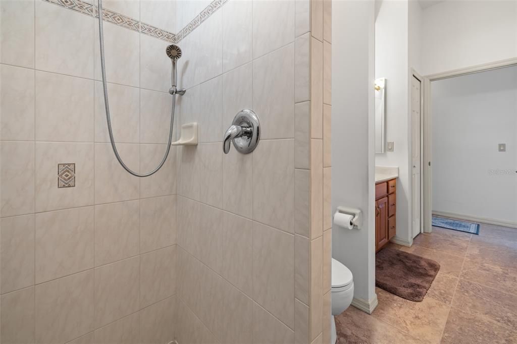 For Sale: $1,100,000 (5 beds, 3 baths, 3617 Square Feet)