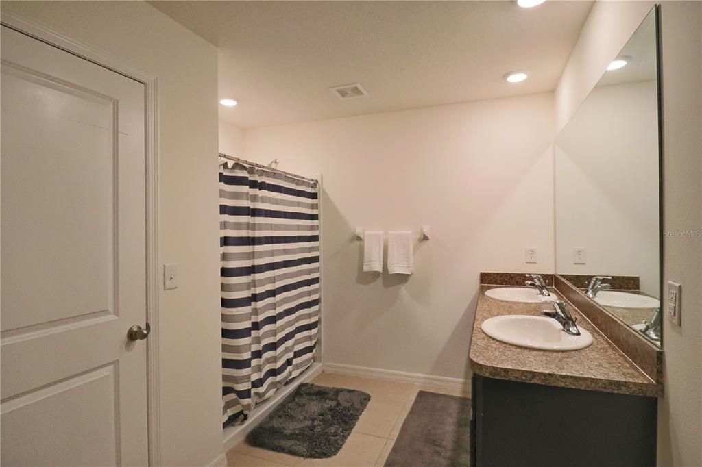 出租: $2,600 (3 贝兹, 2 浴室, 1615 平方英尺)