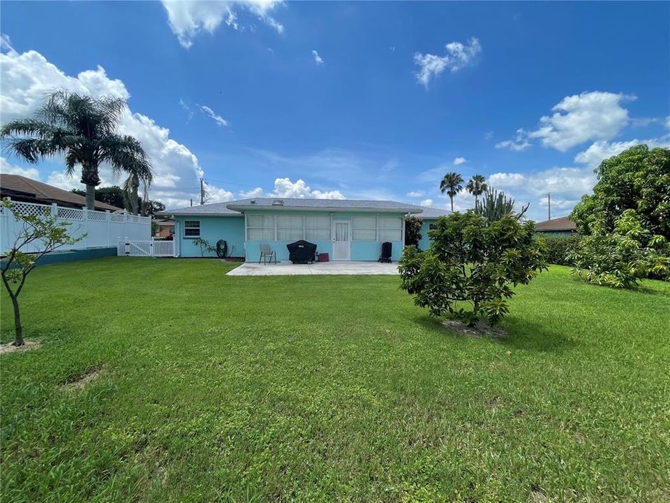 For Sale: $265,000 (2 beds, 2 baths, 1416 Square Feet)