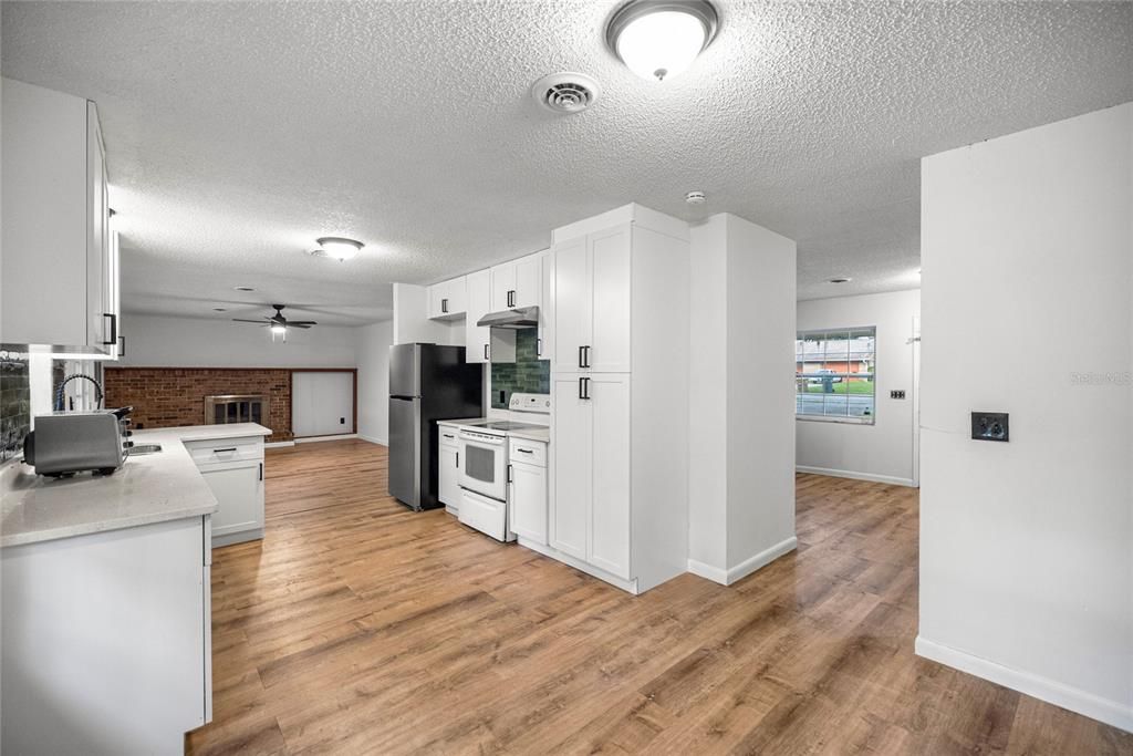 Activo con contrato: $223,900 (3 camas, 2 baños, 1424 Pies cuadrados)