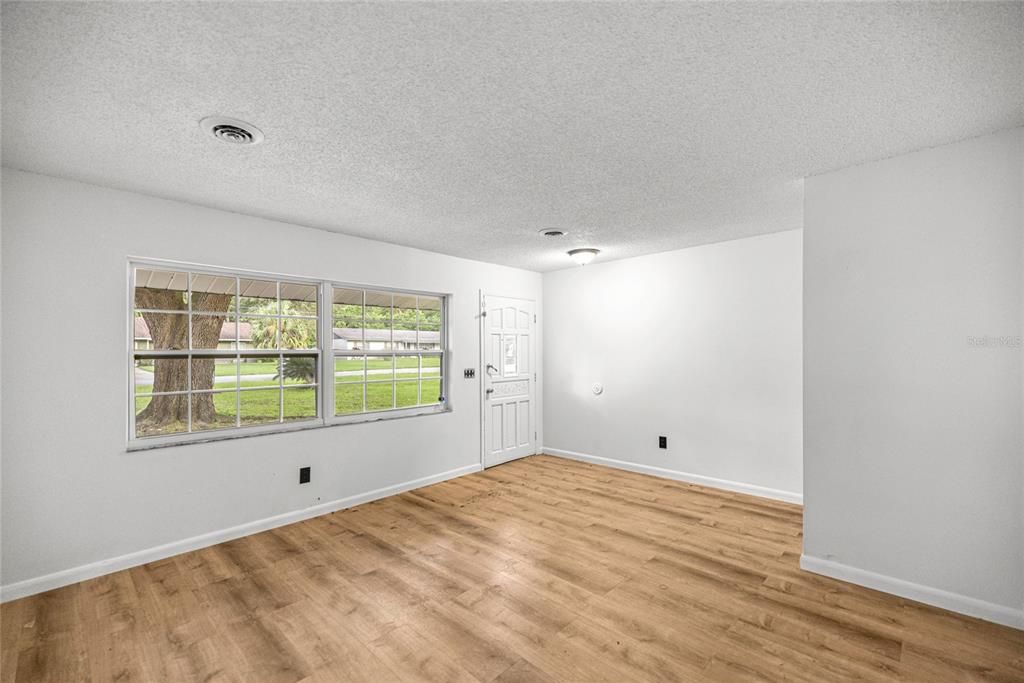 Activo con contrato: $223,900 (3 camas, 2 baños, 1424 Pies cuadrados)