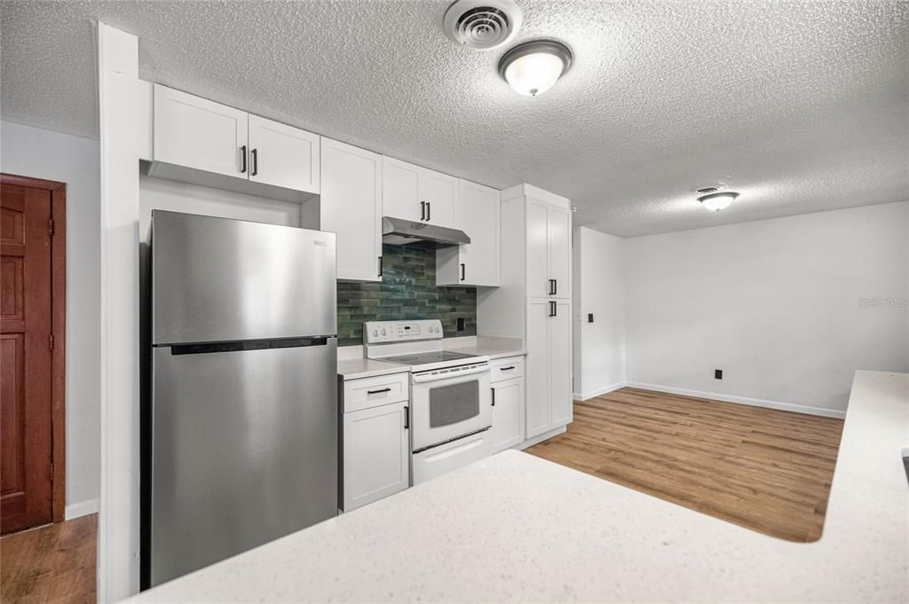 Activo con contrato: $223,900 (3 camas, 2 baños, 1424 Pies cuadrados)