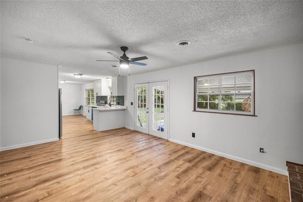 Activo con contrato: $223,900 (3 camas, 2 baños, 1424 Pies cuadrados)