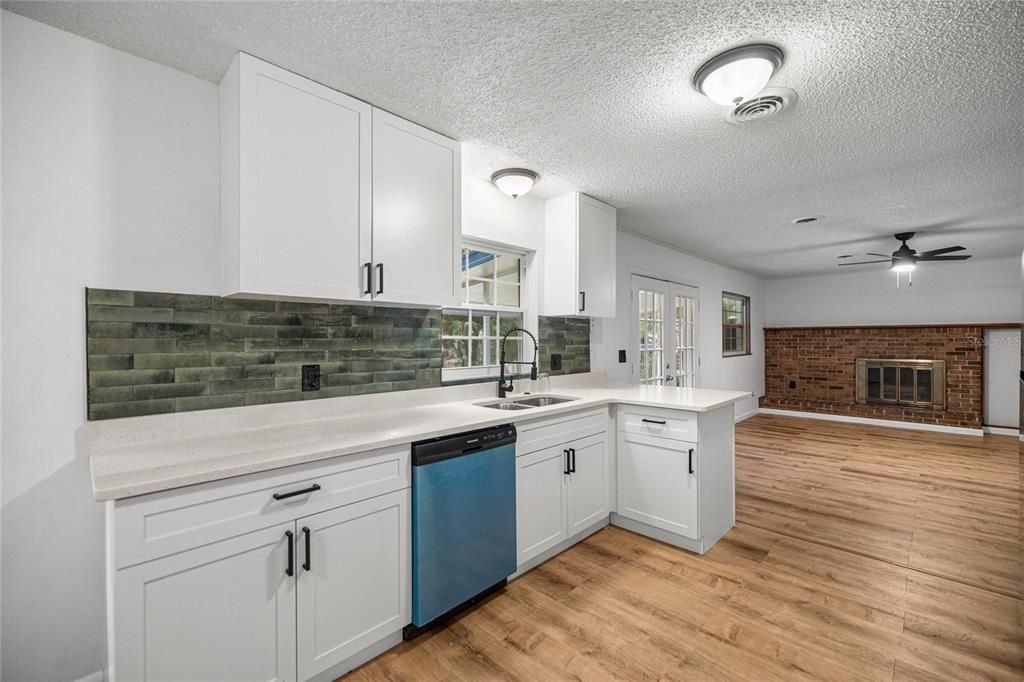 Activo con contrato: $223,900 (3 camas, 2 baños, 1424 Pies cuadrados)