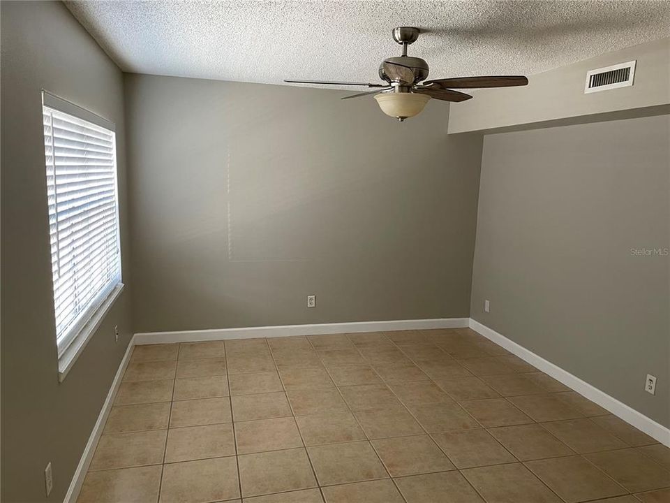 Active With Contract: $1,299 (1 beds, 1 baths, 735 Square Feet)