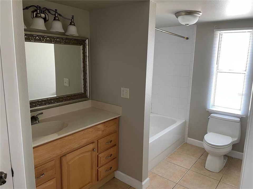 Active With Contract: $1,299 (1 beds, 1 baths, 735 Square Feet)