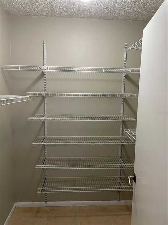 Active With Contract: $1,299 (1 beds, 1 baths, 735 Square Feet)