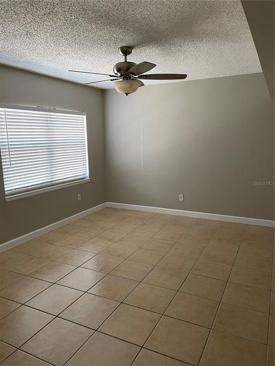 Active With Contract: $1,299 (1 beds, 1 baths, 735 Square Feet)