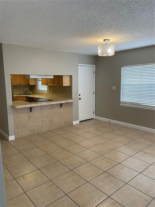 Active With Contract: $1,299 (1 beds, 1 baths, 735 Square Feet)