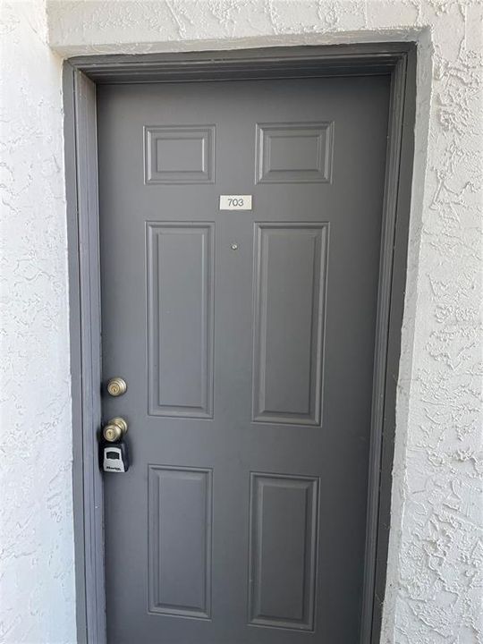 Active With Contract: $1,299 (1 beds, 1 baths, 735 Square Feet)