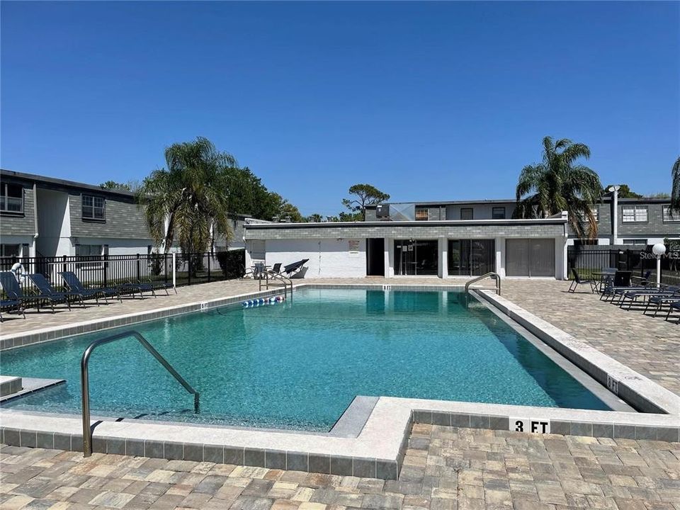 Active With Contract: $1,299 (1 beds, 1 baths, 735 Square Feet)