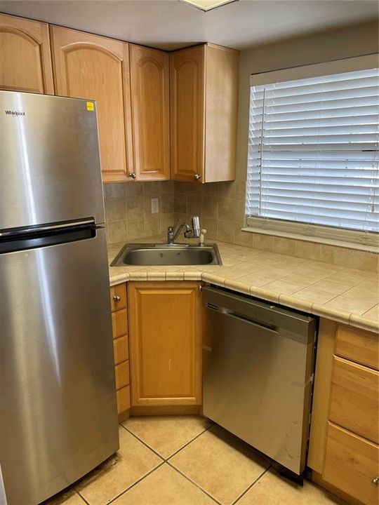 Active With Contract: $1,299 (1 beds, 1 baths, 735 Square Feet)
