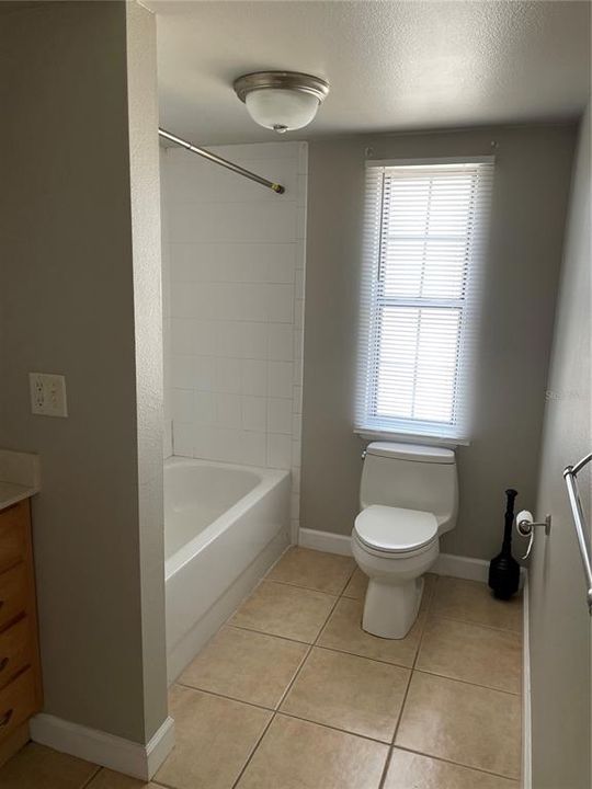 Active With Contract: $1,299 (1 beds, 1 baths, 735 Square Feet)