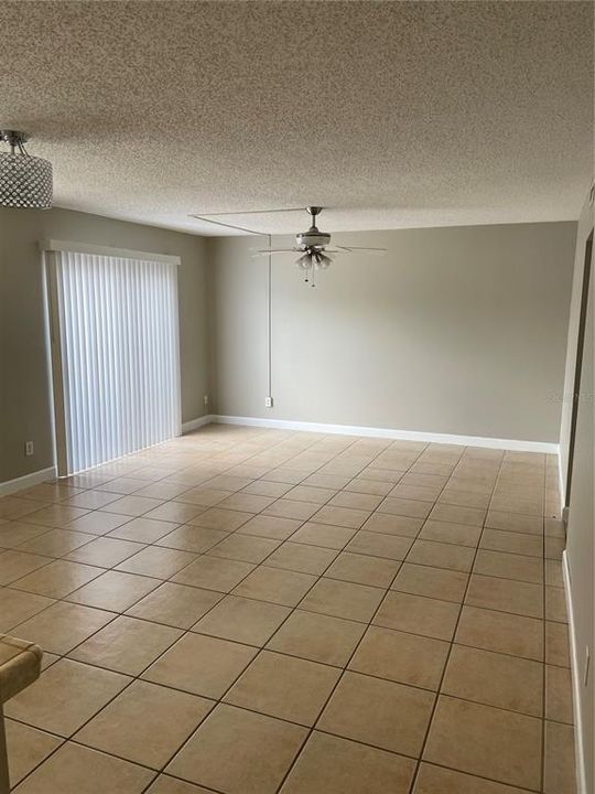 Active With Contract: $1,299 (1 beds, 1 baths, 735 Square Feet)