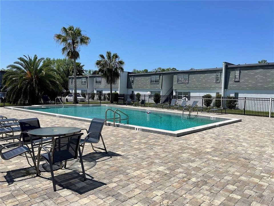 Active With Contract: $1,299 (1 beds, 1 baths, 735 Square Feet)