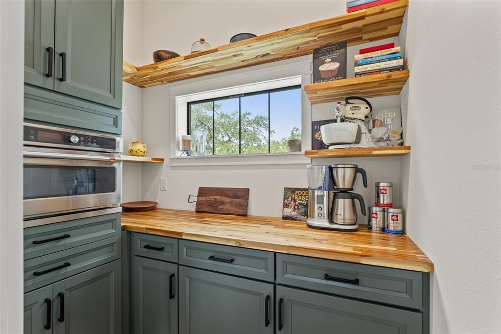 For Sale: $1,550,000 (3 beds, 2 baths, 2405 Square Feet)