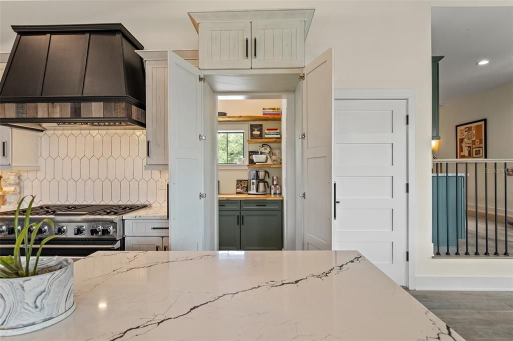 For Sale: $1,550,000 (3 beds, 2 baths, 2405 Square Feet)