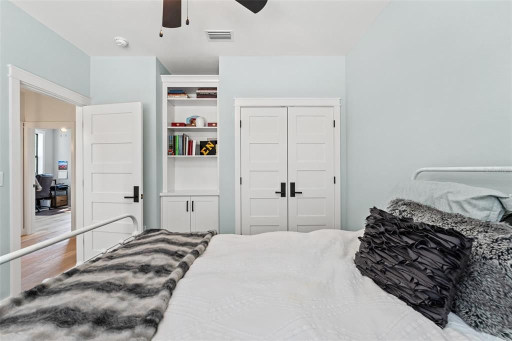 For Sale: $1,550,000 (3 beds, 2 baths, 2405 Square Feet)