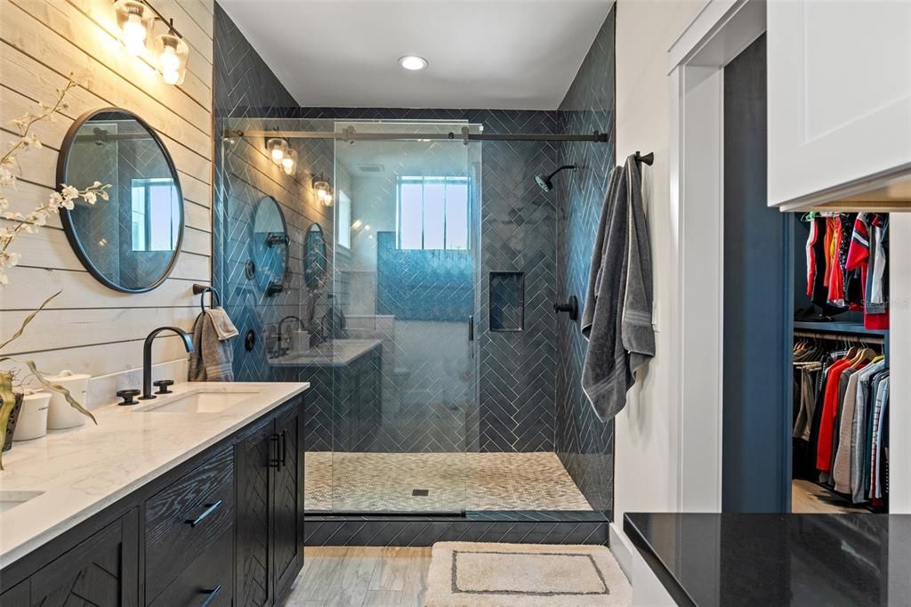 For Sale: $1,550,000 (3 beds, 2 baths, 2405 Square Feet)