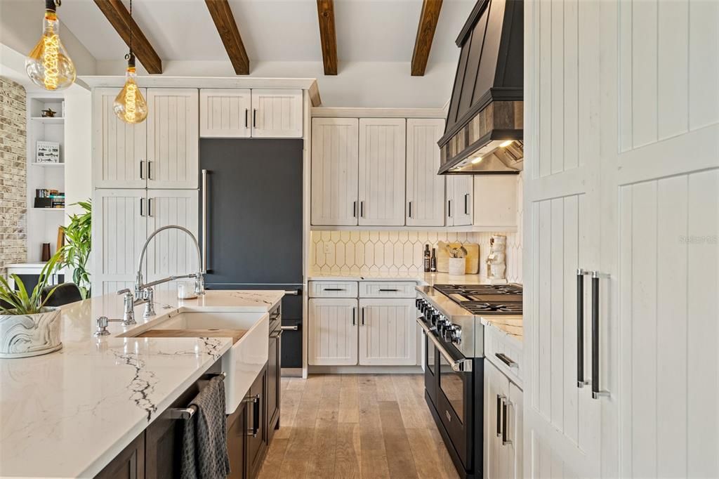 For Sale: $1,550,000 (3 beds, 2 baths, 2405 Square Feet)