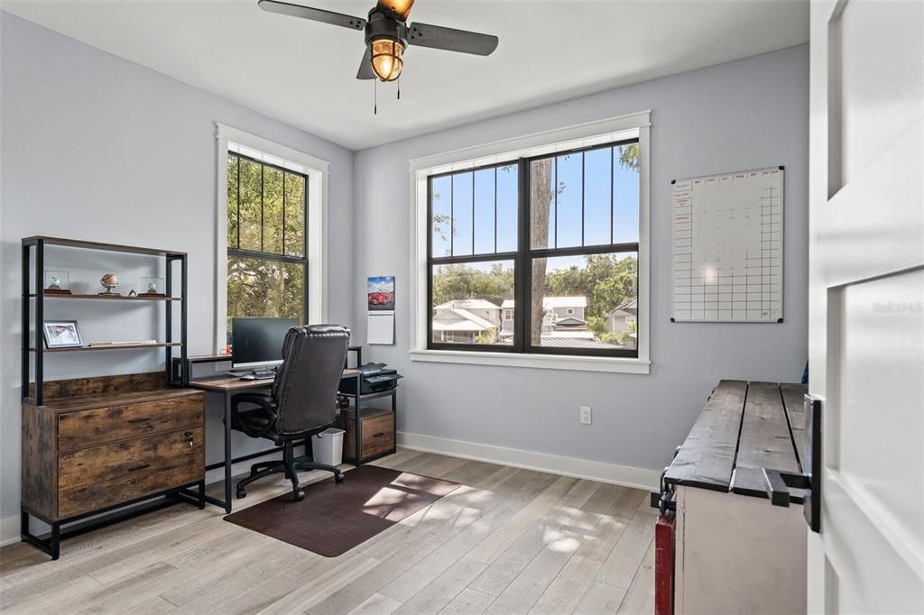 For Sale: $1,550,000 (3 beds, 2 baths, 2405 Square Feet)