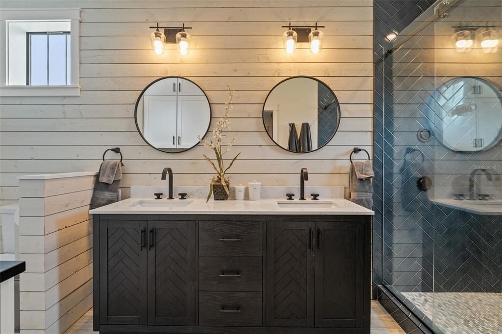 For Sale: $1,550,000 (3 beds, 2 baths, 2405 Square Feet)