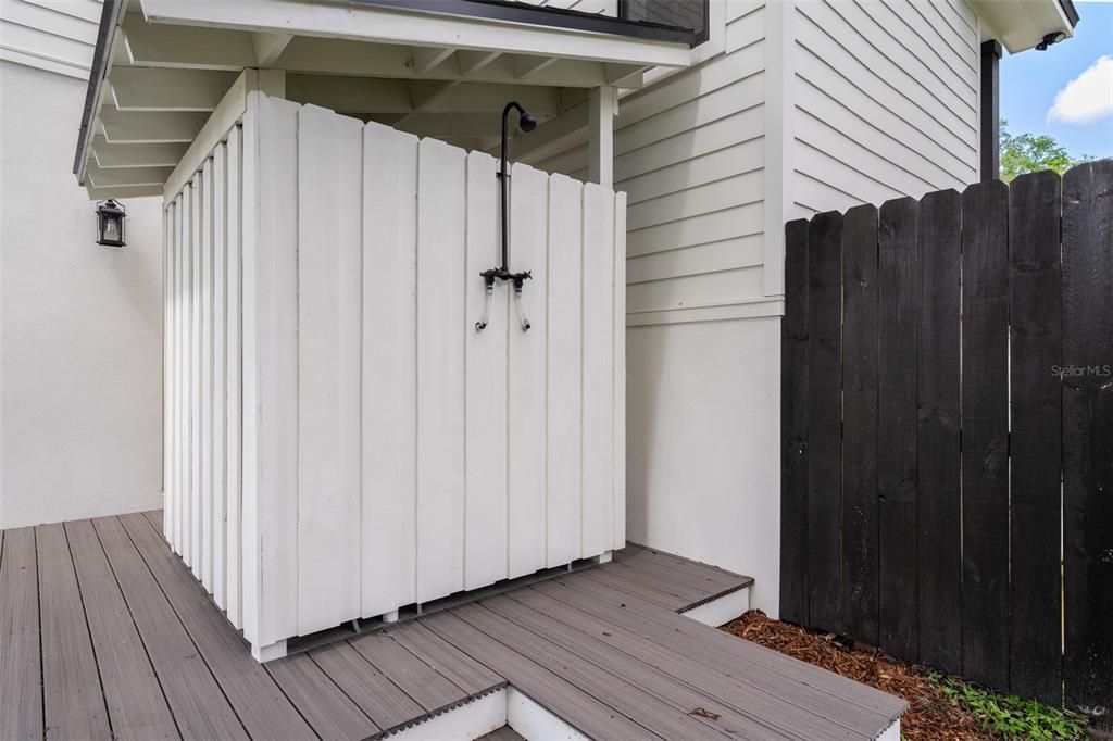 For Sale: $1,550,000 (3 beds, 2 baths, 2405 Square Feet)