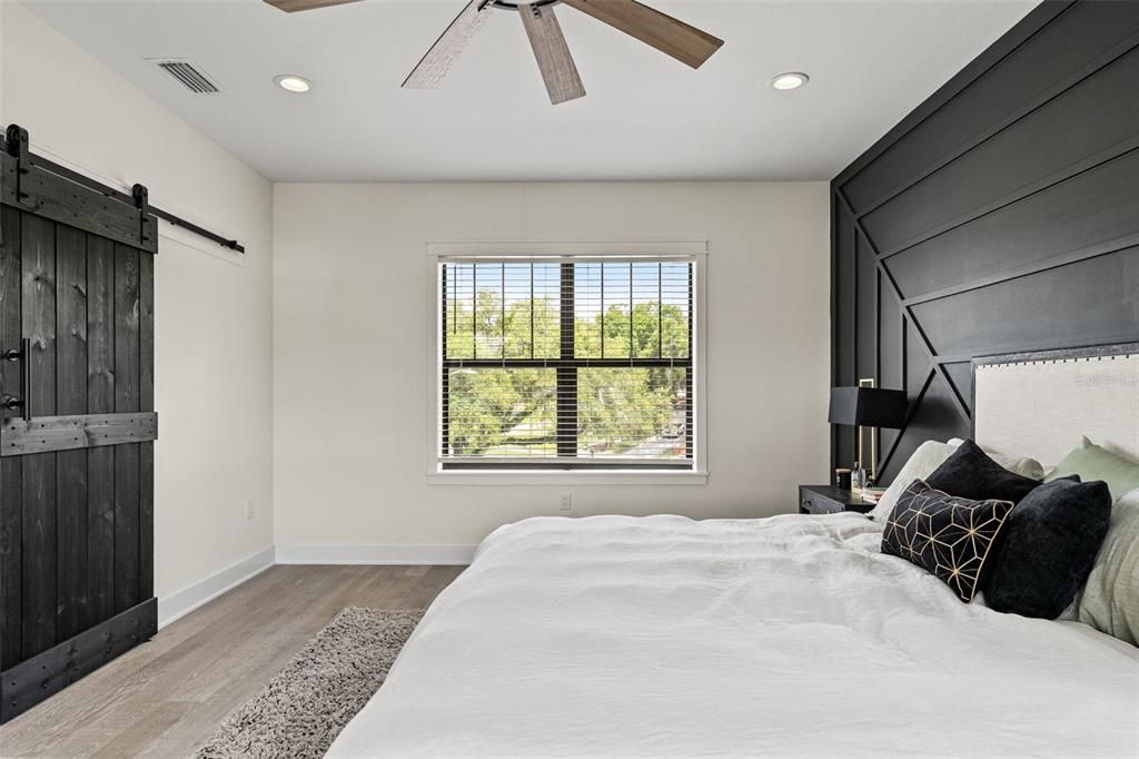 For Sale: $1,550,000 (3 beds, 2 baths, 2405 Square Feet)