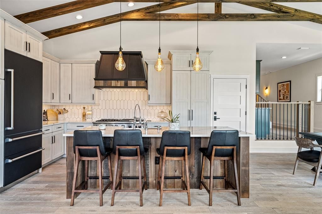 For Sale: $1,550,000 (3 beds, 2 baths, 2405 Square Feet)