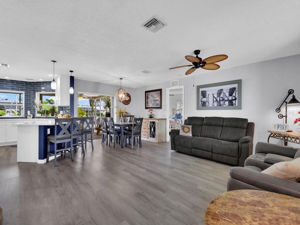 待售: $649,000 (3 贝兹, 2 浴室, 1436 平方英尺)