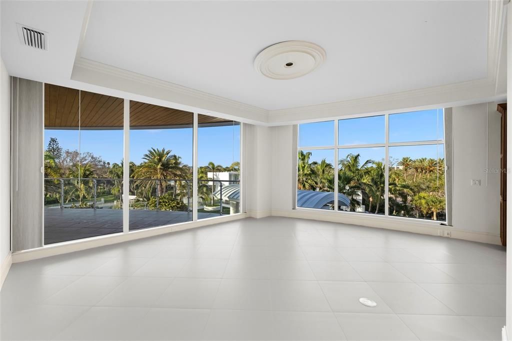 For Sale: $5,999,000 (4 beds, 4 baths, 3921 Square Feet)