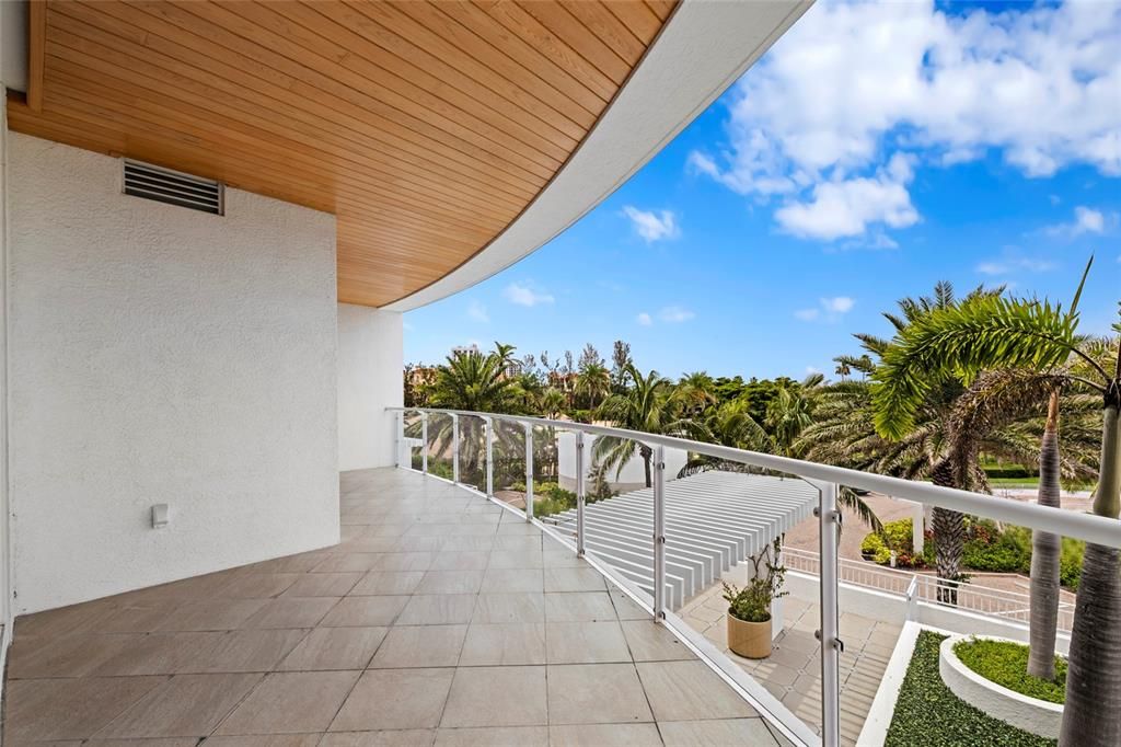 For Sale: $5,999,000 (4 beds, 4 baths, 3921 Square Feet)