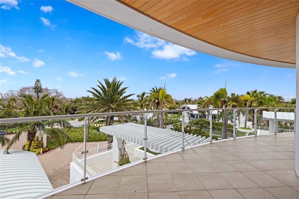 For Sale: $5,999,000 (4 beds, 4 baths, 3921 Square Feet)