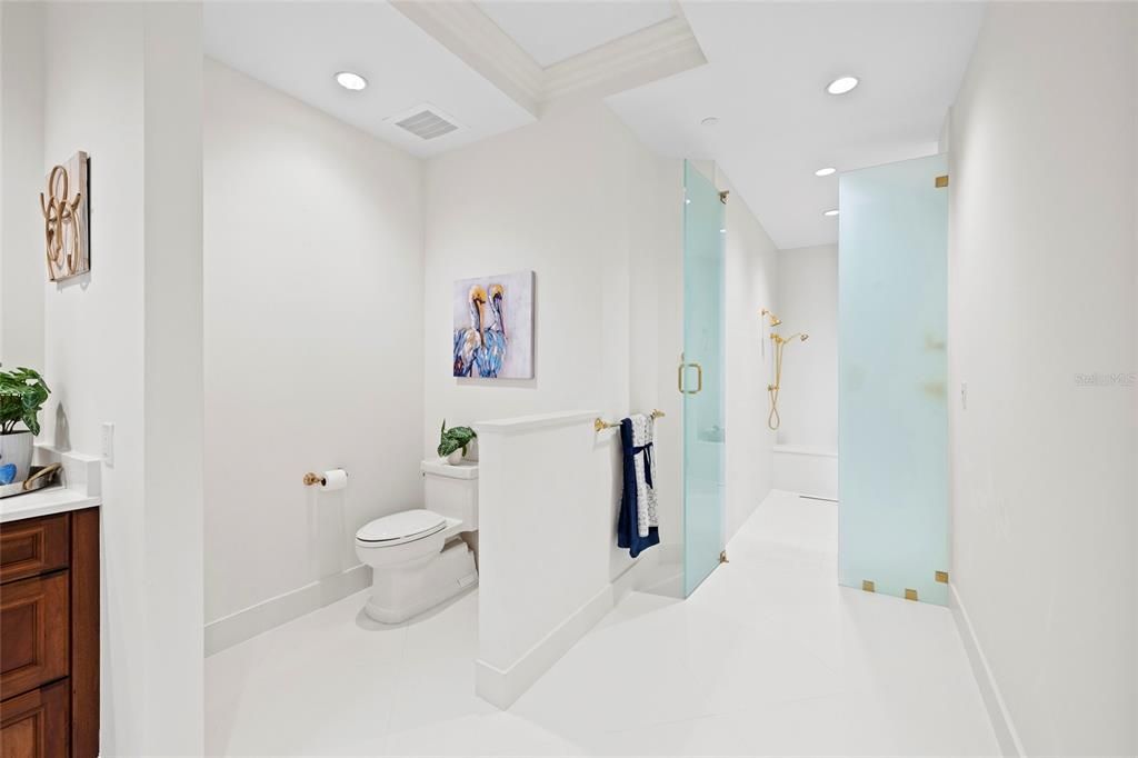 For Sale: $5,999,000 (4 beds, 4 baths, 3921 Square Feet)