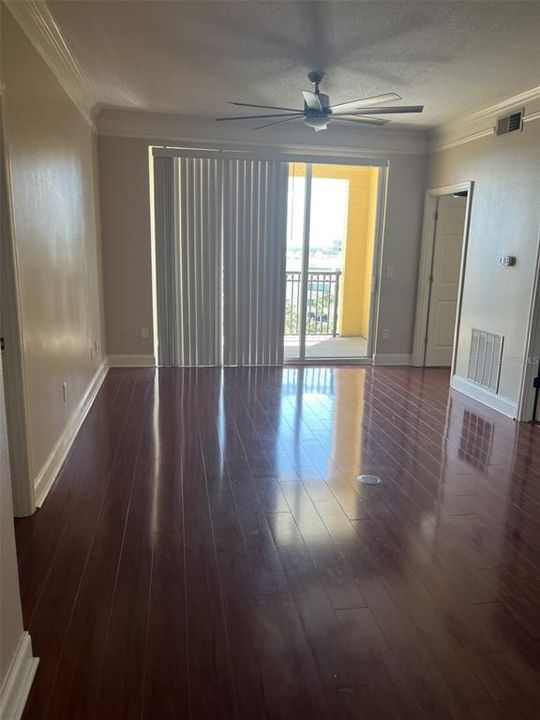 For Rent: $3,100 (2 beds, 1 baths, 1056 Square Feet)