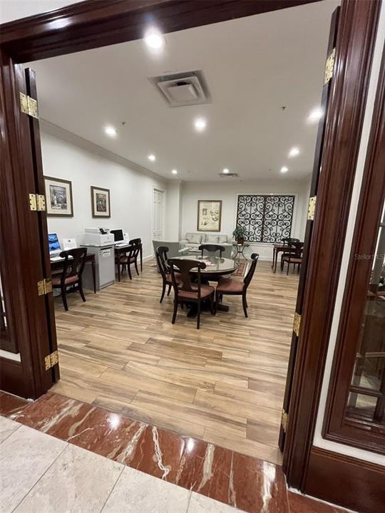 For Rent: $3,100 (2 beds, 1 baths, 1056 Square Feet)