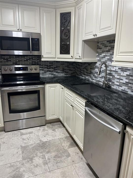 For Rent: $3,100 (2 beds, 1 baths, 1056 Square Feet)