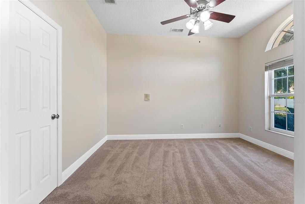 Activo con contrato: $849,900 (5 camas, 3 baños, 2788 Pies cuadrados)