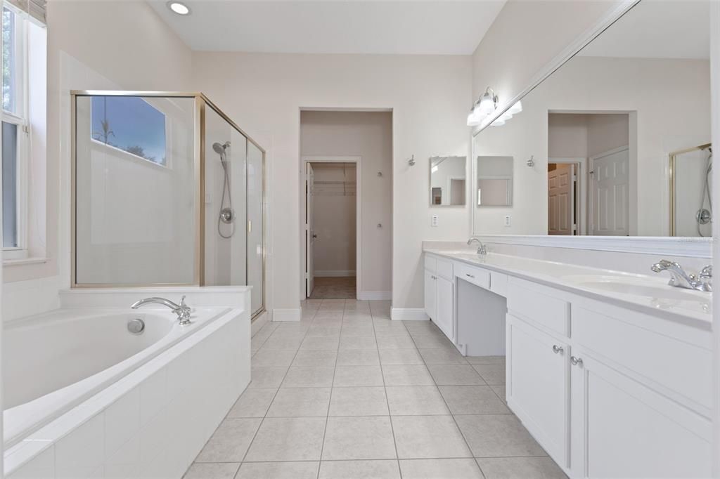 Activo con contrato: $849,900 (5 camas, 3 baños, 2788 Pies cuadrados)