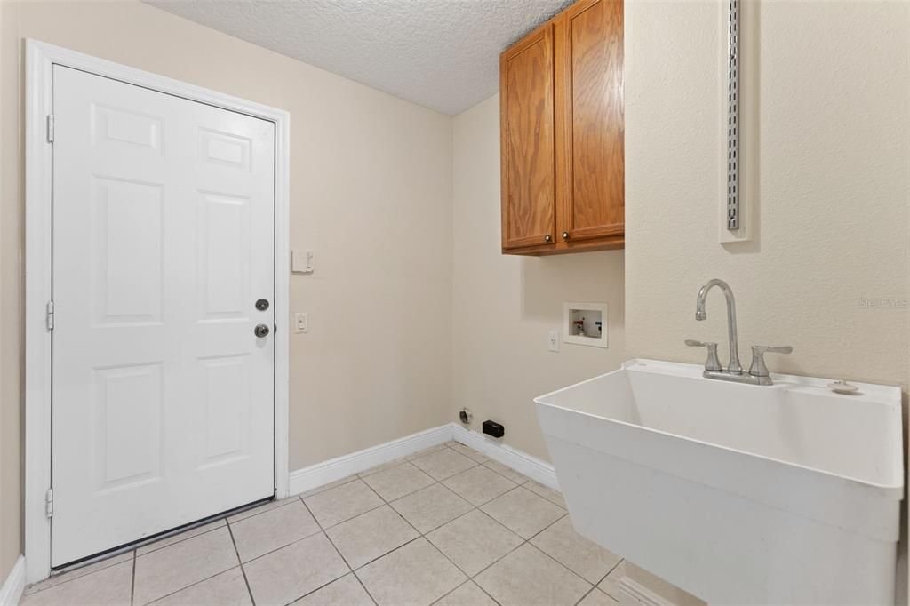 Activo con contrato: $849,900 (5 camas, 3 baños, 2788 Pies cuadrados)