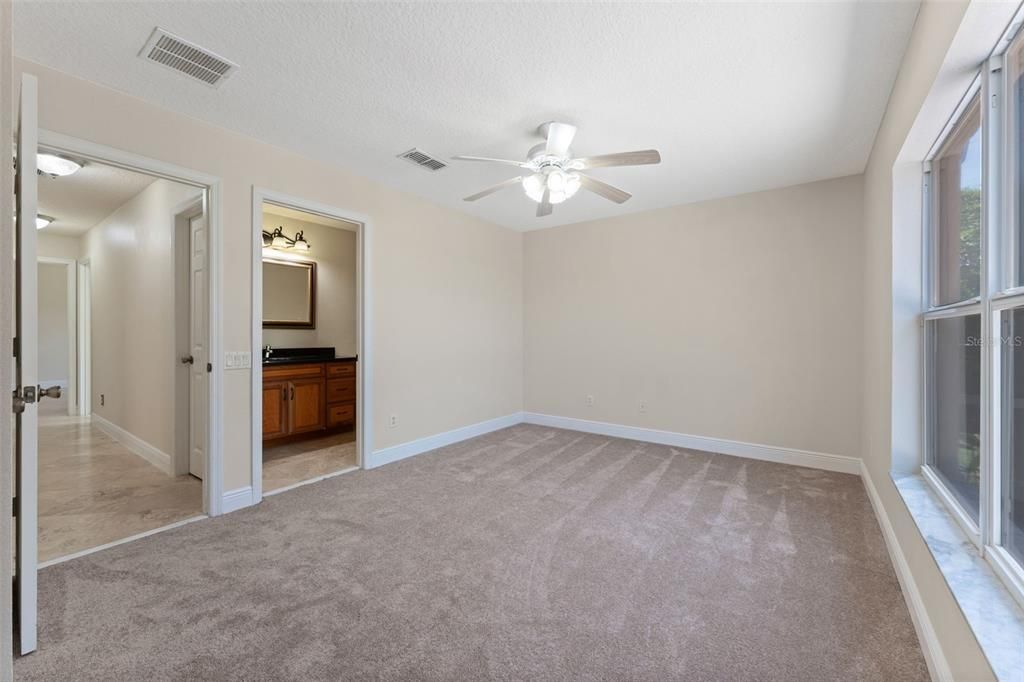 Activo con contrato: $849,900 (5 camas, 3 baños, 2788 Pies cuadrados)