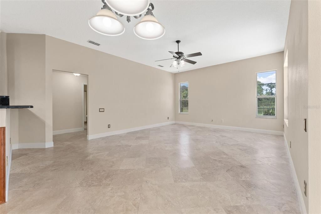 Activo con contrato: $849,900 (5 camas, 3 baños, 2788 Pies cuadrados)