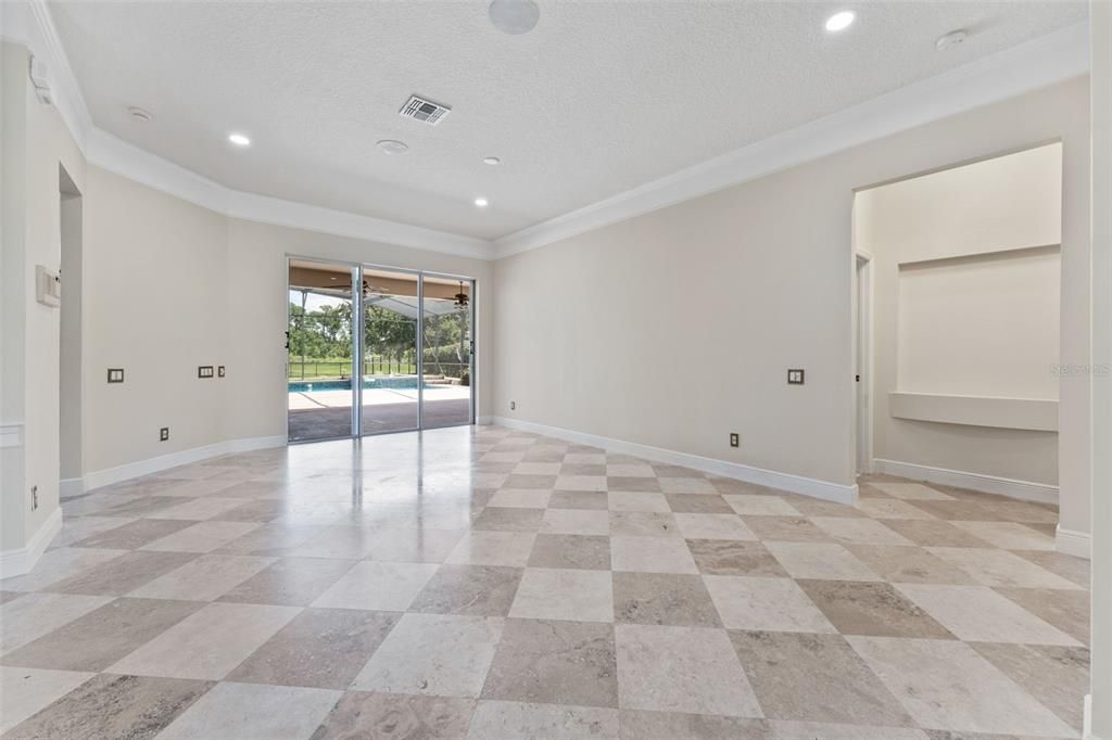 Activo con contrato: $849,900 (5 camas, 3 baños, 2788 Pies cuadrados)