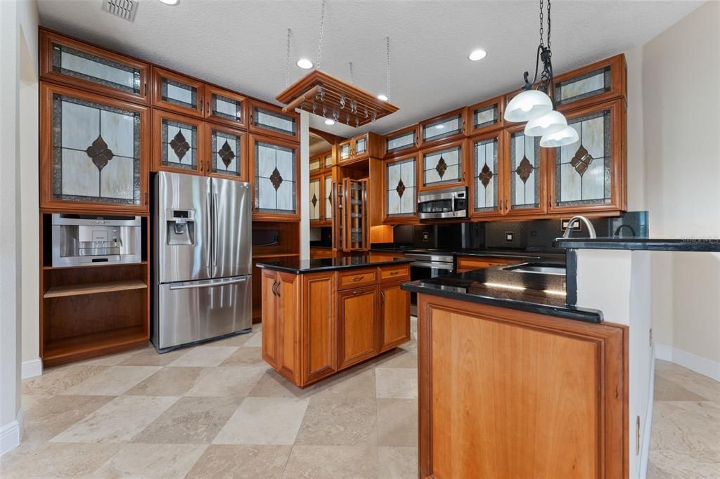 Activo con contrato: $849,900 (5 camas, 3 baños, 2788 Pies cuadrados)