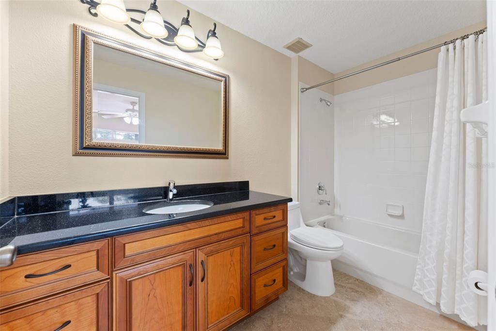 Activo con contrato: $849,900 (5 camas, 3 baños, 2788 Pies cuadrados)