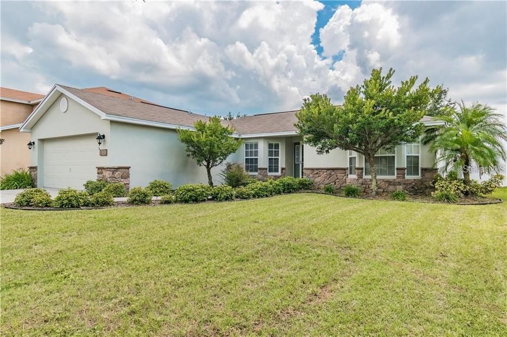 Под контрактом: $249,900 (3 спален, 2 ванн, 1292 Квадратных фут)