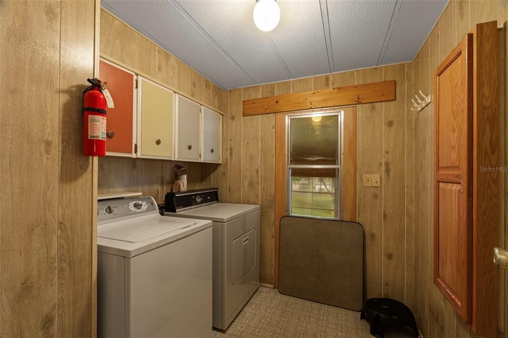 For Sale: $141,999 (2 beds, 2 baths, 1345 Square Feet)