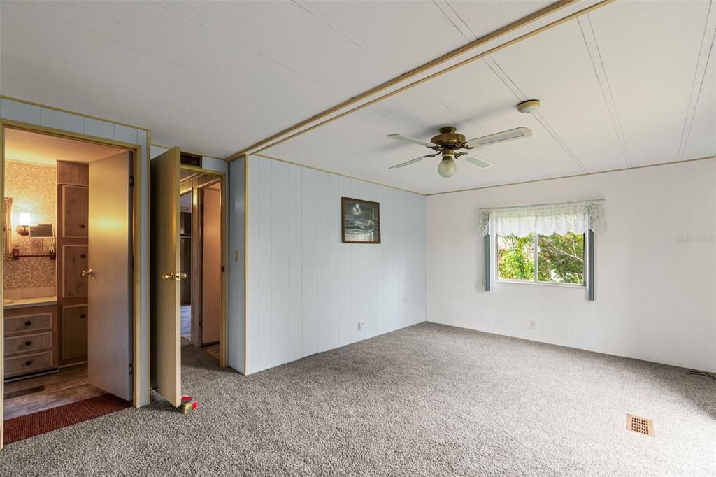 For Sale: $141,999 (2 beds, 2 baths, 1345 Square Feet)