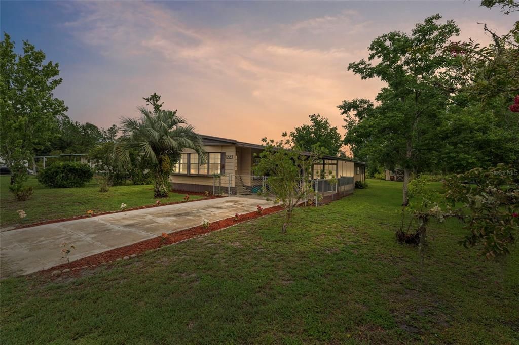 For Sale: $141,999 (2 beds, 2 baths, 1345 Square Feet)